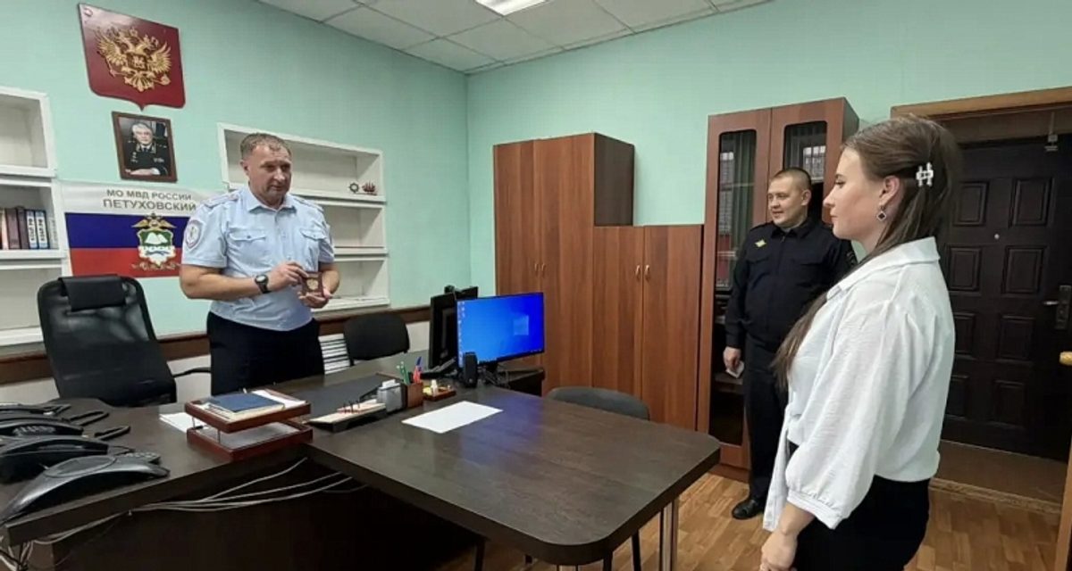 Две женщины из Казахстана приняли присягу и получили паспорта России в Петухово